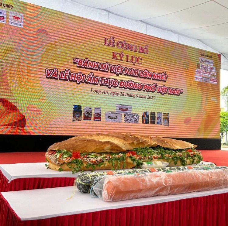 Close-up of the world's largest Bánh Mì being assembled at the Saf-Viet event, Vietnam, September 2023.